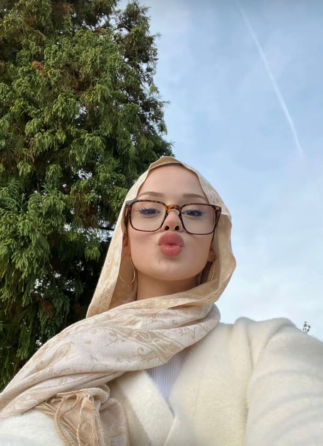 Kıraç Grup Yapan Bayan Escort Tezel
